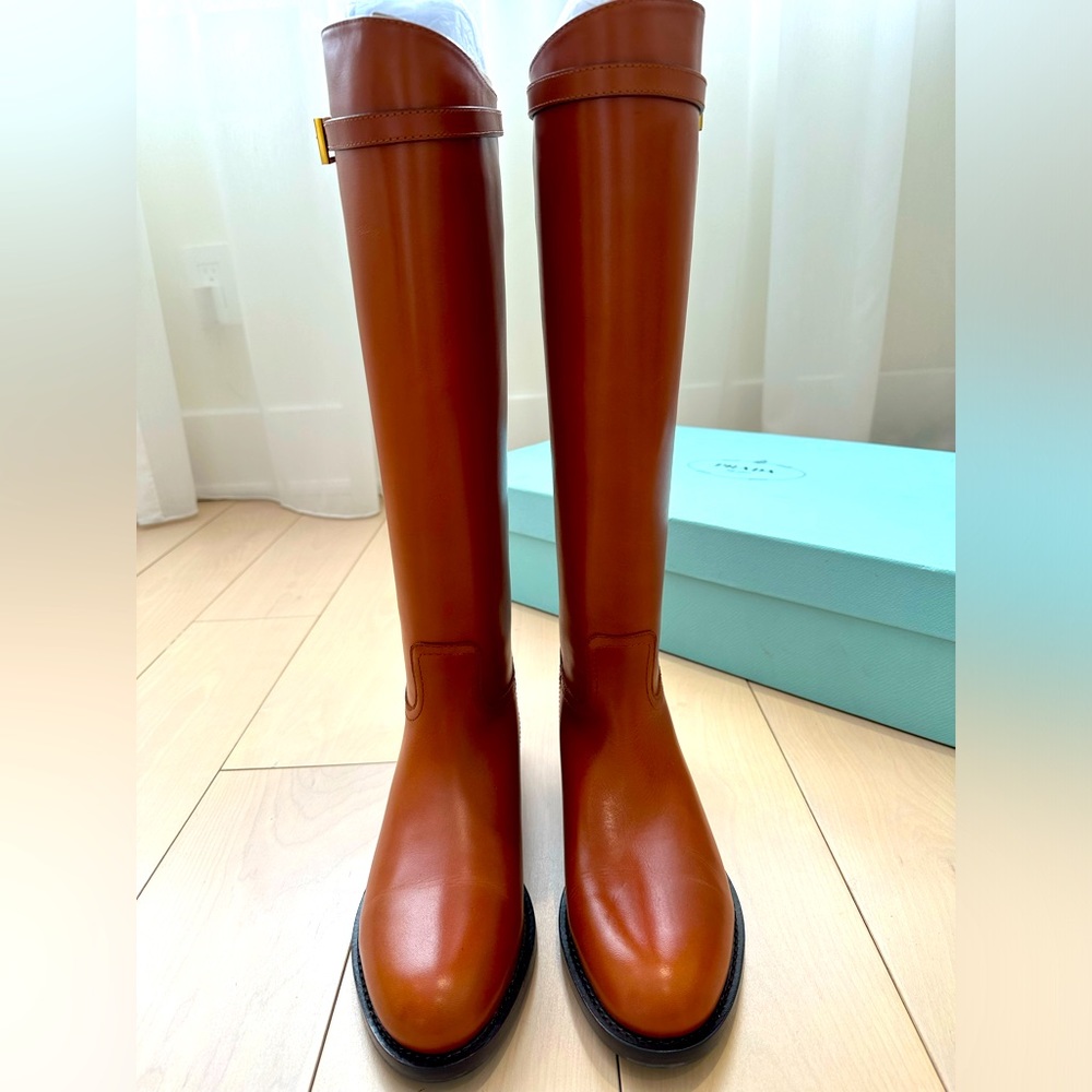 Brand new woman knee boots size 39